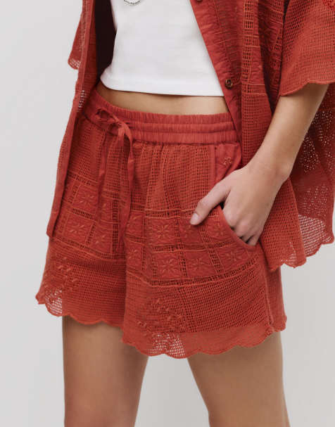 Pull&Bear Embroidered knit shorts in red - view 1