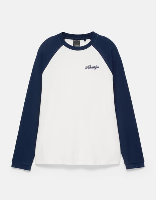 Pull&Bear Embroidered raglan sleeve t-shirt in navy, 4 of 6