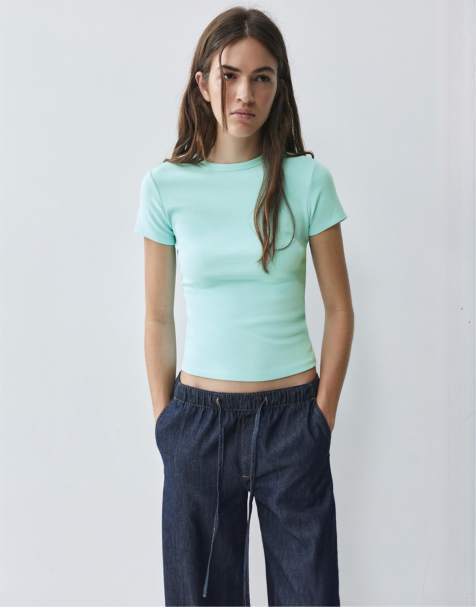 Pull&Bear eng anliegendes T-Shirt mit kurzen Ärmeln in Himmelblau - view 1
