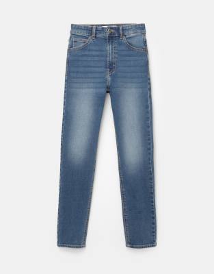 Pull & Bear - Eng geschnittene Jeans in Mittelblau mit hohem Bund