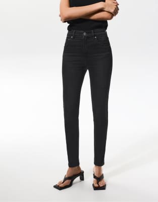 Pull & Bear - Eng geschnittene Jeans in Schwarz mit hohem Bund