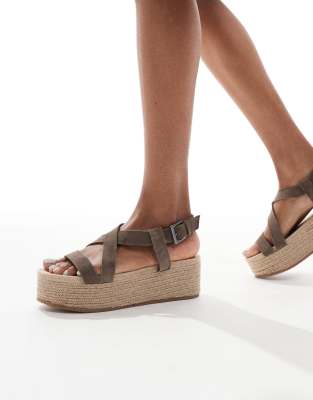 Pull & Bear - Espadrilles in Braun mit flacher Plateausohle-Neutral