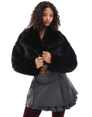 faux fur cropped jacket in black