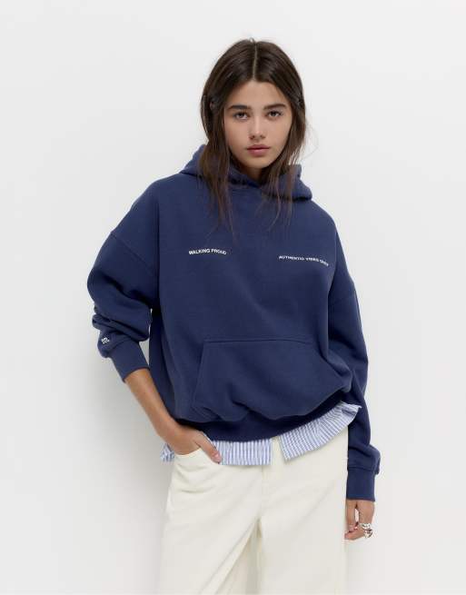 Pull&Bear - Felpa con cappuccio blu navy con scritta