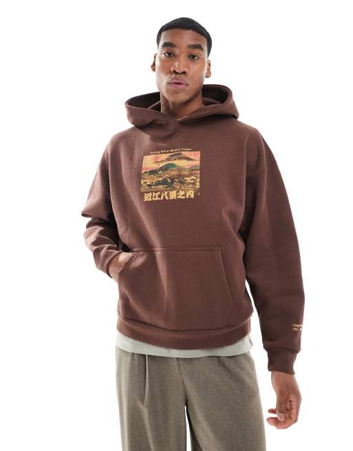 Pull&Bear - Felpa con cappuccio marrone con stampa di montagna sul retro , 2 di 4