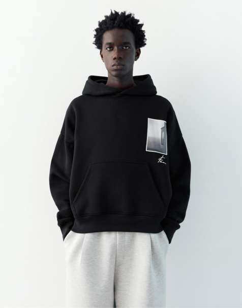 Pull&Bear - Felpa con cappuccio nera con grafica - view 1
