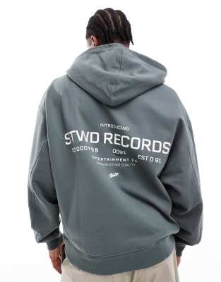 Pull&Bear - Felpa oversize verde slavato con stampa "STWD Records" sul retro e cappuccio - view 1