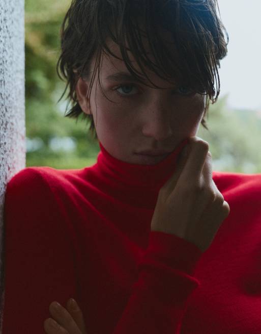 Pull&Bear figurbetonter Rollkragenpullover in Rot mit Wolle, 4 von 7