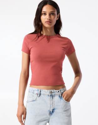 Pull & Bear - Figurbetontes Basic-T-Shirt in Kupfer