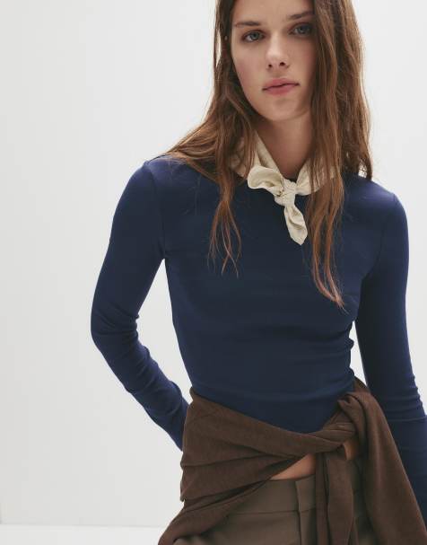 Pull&Bear – Figurbetontes, langärmliges T-Shirt in Marineblau - view 1