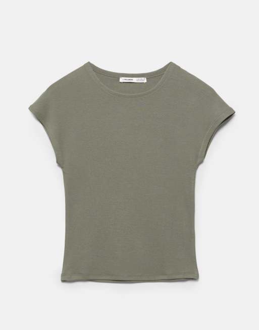 Pull&Bear – Figurbetontes T-Shirt in Khaki mit ausgestellten Ärmeln, 6 von 7