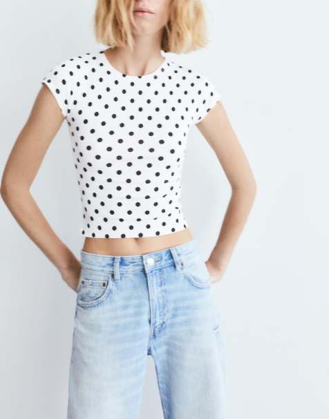 Pull&Bear – Figurbetontes T-Shirt in Weiß mit Punktemuster und weiten Ärmeln - view 1