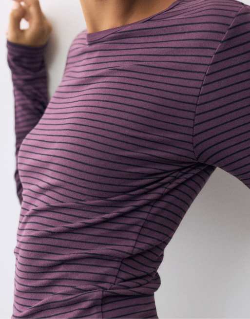 Pull&Bear figursydd t-shirt med långa ärmar i lila, 3 av 7