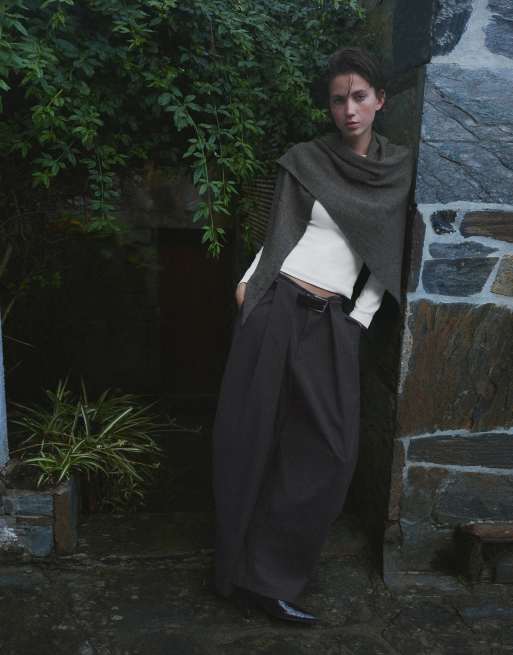 Pull&Bear Fine-knit triangle cape in grey, 2 of 5