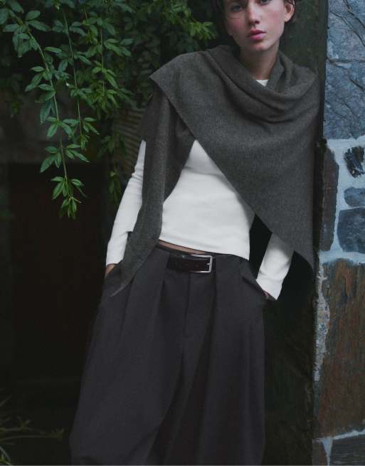 Pull&Bear Fine-knit triangle cape in grey, 3 of 5