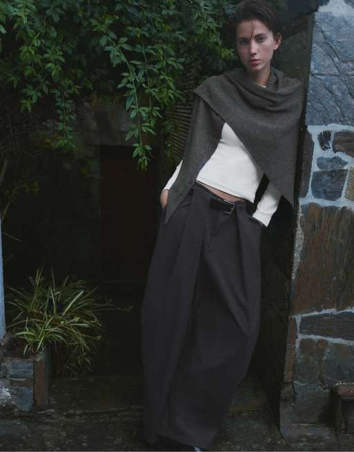 Pull&Bear Fine-knit triangle cape in grey, 4 of 5