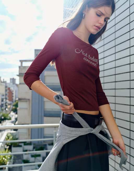 Pull&Bear Fitted rhinestone graphic t-shirt in maroon, 3 of 7