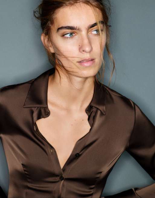 Pull&Bear Fitted satin shirt in brown, 3 of 6