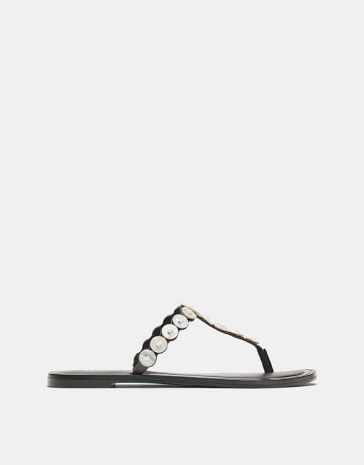 Pull&Bear – Flache Sandalen in Braun mit Knopfverzierung, 2 von 4