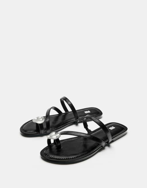 Pull&Bear – Flache Sandalen in Schwarz mit Verzierung, 2 von 4