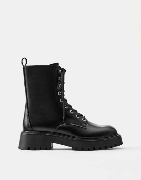 Pull&Bear flache Schnürstiefel in Schwarz - view 1