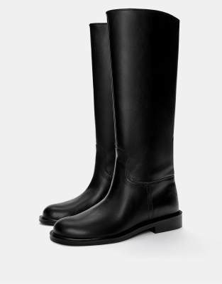 Pull & Bear - Flache Stiefel in Schwarz