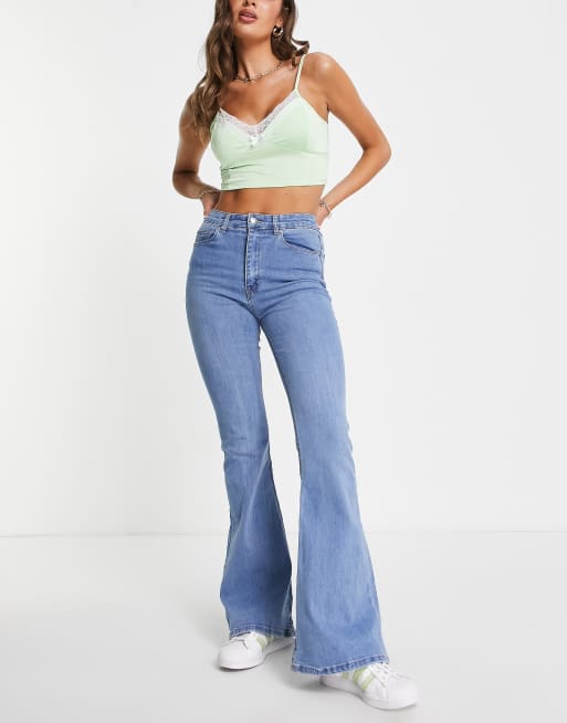 Pull&Bear - Flared jeans met hoge taille in medium blauw