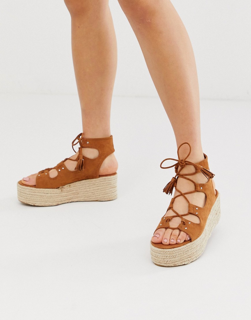 Pull & Bear flatform sandals in tan-Brown