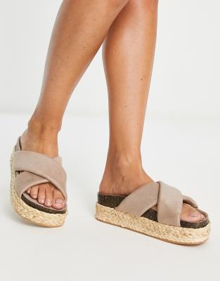 Pull & Bear Flatform Slider In Taupe-brown