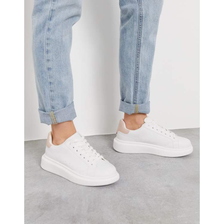 Pull and cheap bear white sneakers