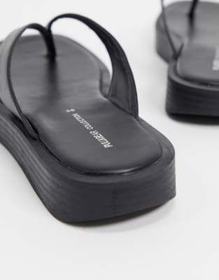 pull and bear flip flops