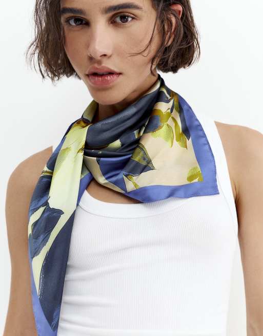 Pull&Bear Floral satin scarf in blue, 2 of 4