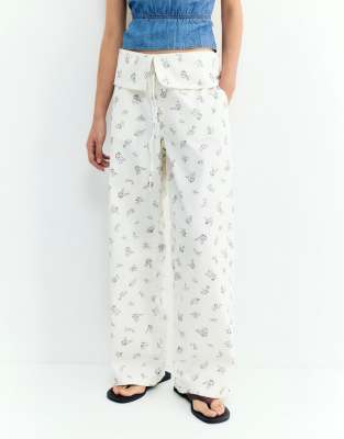 Pull&Bear Floral trousers with turn-up waist in white