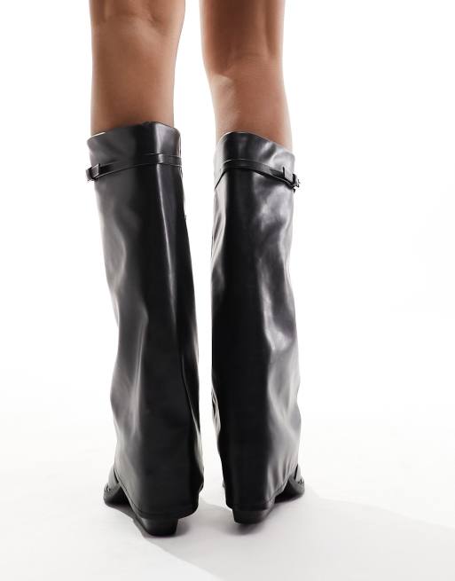 Pull&Bear fold over buckle detail boot in black, 3 of 4