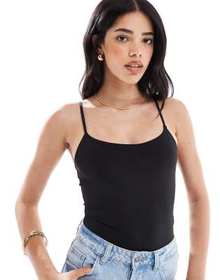 Pull & Bear - Formender Polyamid-Body in Schwarz mit Riemchenträgern