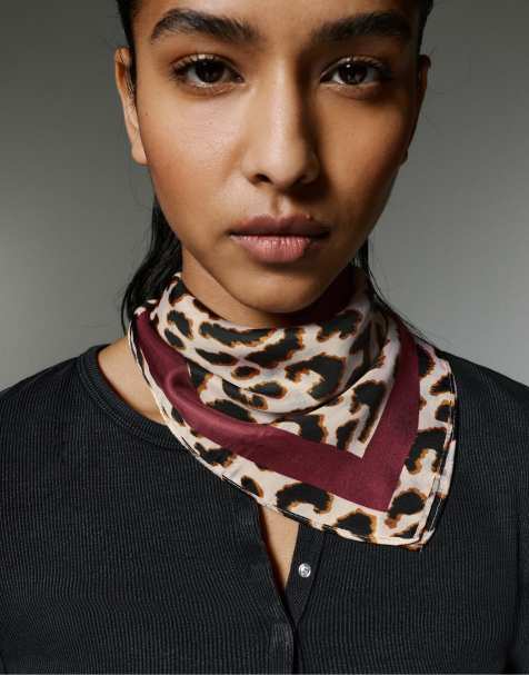 Pull&Bear - Foulard en satin imprimé léopard - Bordeaux - view 1