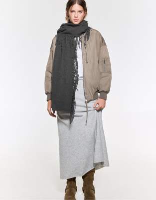 Pull & Bear - Fransenschal in Grau