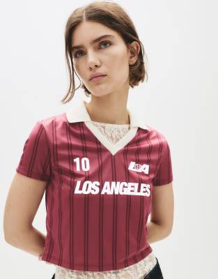 Pull & Bear - Fußball-T-Shirt in Burgunderrot mit „Los Angeles"-Print