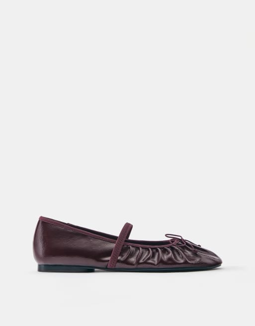 Pull&Bear Gathered ballerina pumps in maroon, 2 of 5