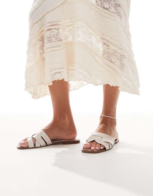 Pull&Bear – Geflochtene Sandalen in Weiß