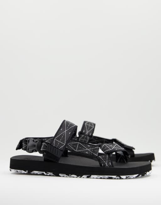 Pull&Bear – Gemusterte Sandalen in Schwarz