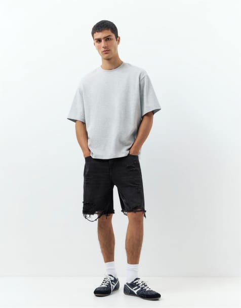 Pull&Bear – Gerade geschnittene Bermuda-Jeansshorts in verblasstem Schwarz - view 1