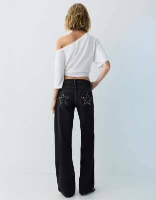 Pull & Bear - Gerade geschnittene Jeans in Schwarz mit sternförmigen Nieten