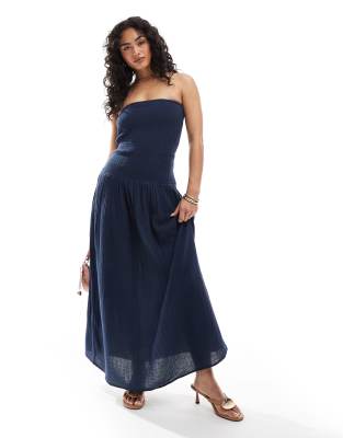 Pull & Bear - Gerafftes Maxikleid in Marineblau