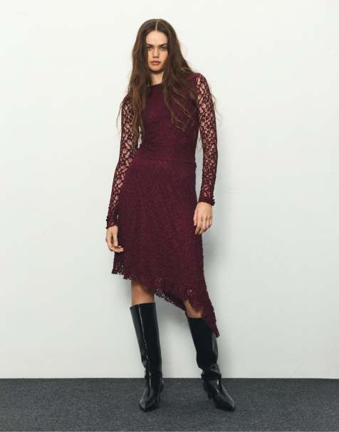 Pull&Bear – Gerafftes Midikleid aus Spitze in Burgunderrot - view 1