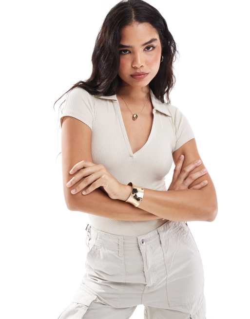 Pull&Bear – Gerippter Body in Ecru mit Polokragen