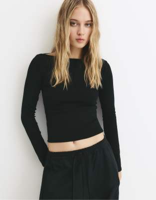 Pull & Bear - Geripptes Basic-T-Shirt in Schwarz