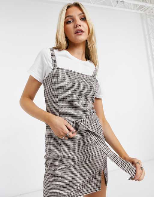 Pull&Bear - Geruite jurk met riem en split in de zoom in bruin