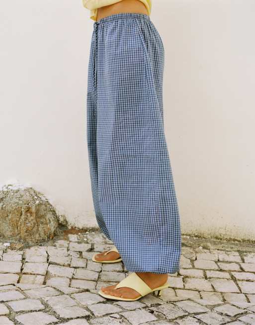 Pull&Bear geruite sarouelbroek in middenblauw, 3 van 7