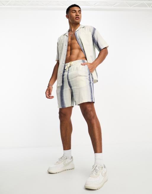 Pull&Bear - Gestreepte short in wit, deel van co-ord set